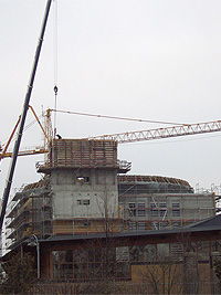 Freistehender Treppenhausturm u.<br />Landeplattform im Hintergrund
